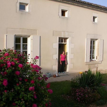Chambres D'Hotes L'En Haut Des Vignes Mérignac Exteriör bild