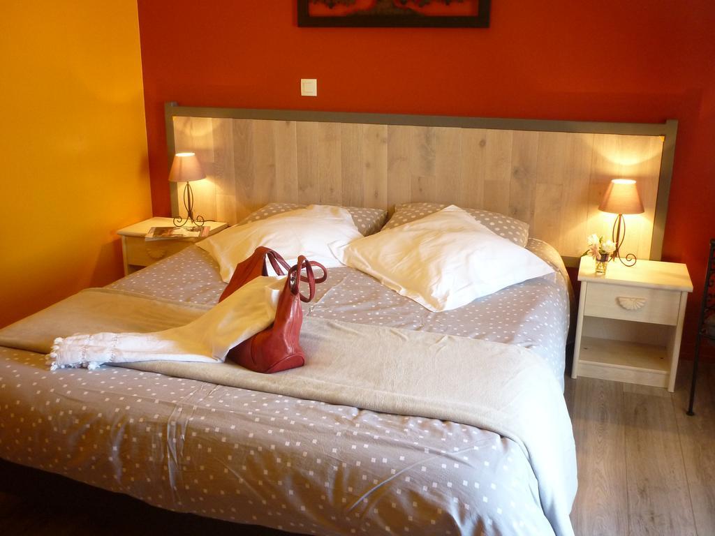 Chambres D'Hotes L'En Haut Des Vignes Mérignac Rum bild