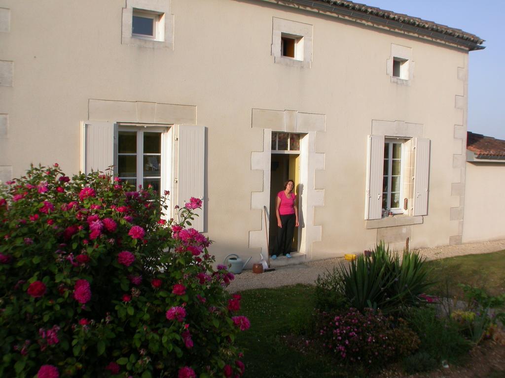 Chambres D'Hotes L'En Haut Des Vignes Mérignac Exteriör bild