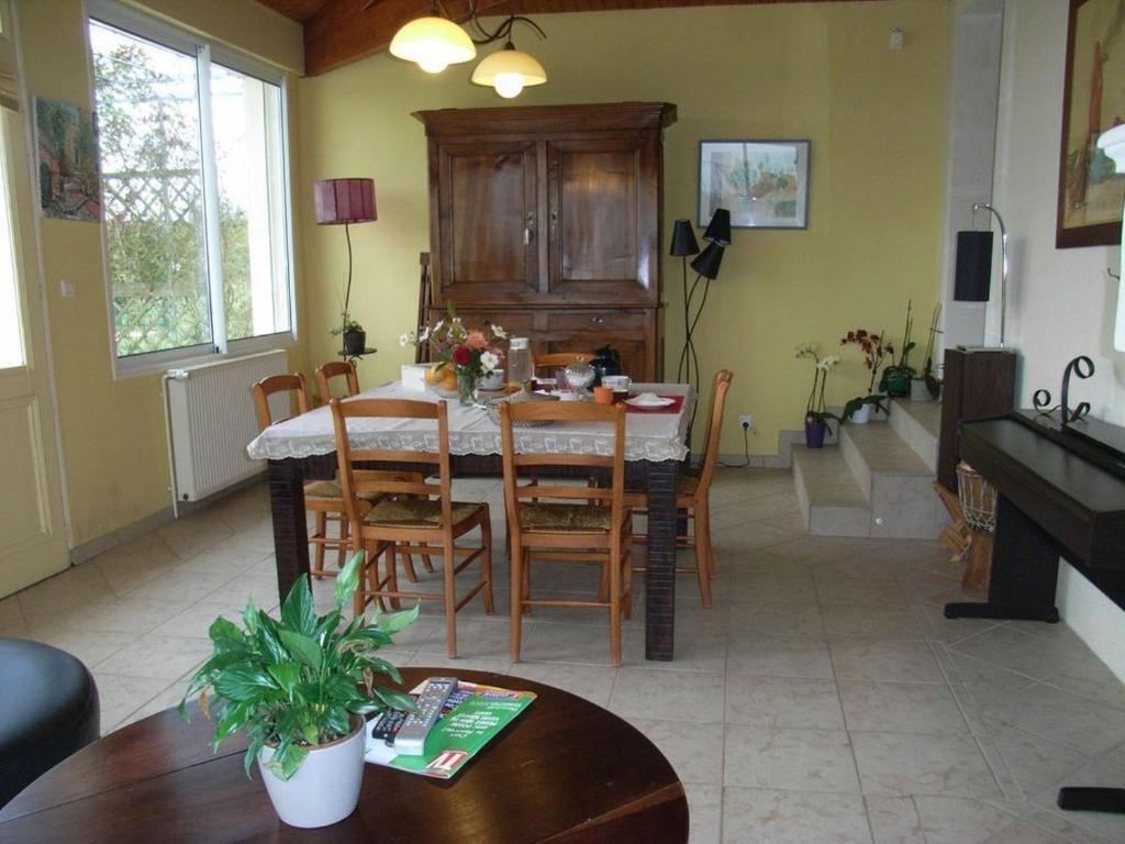 Chambres D'Hotes L'En Haut Des Vignes Mérignac Exteriör bild