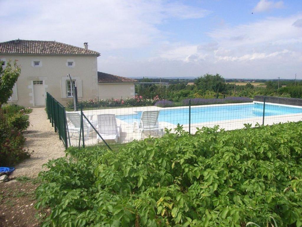 Chambres D'Hotes L'En Haut Des Vignes Mérignac Exteriör bild